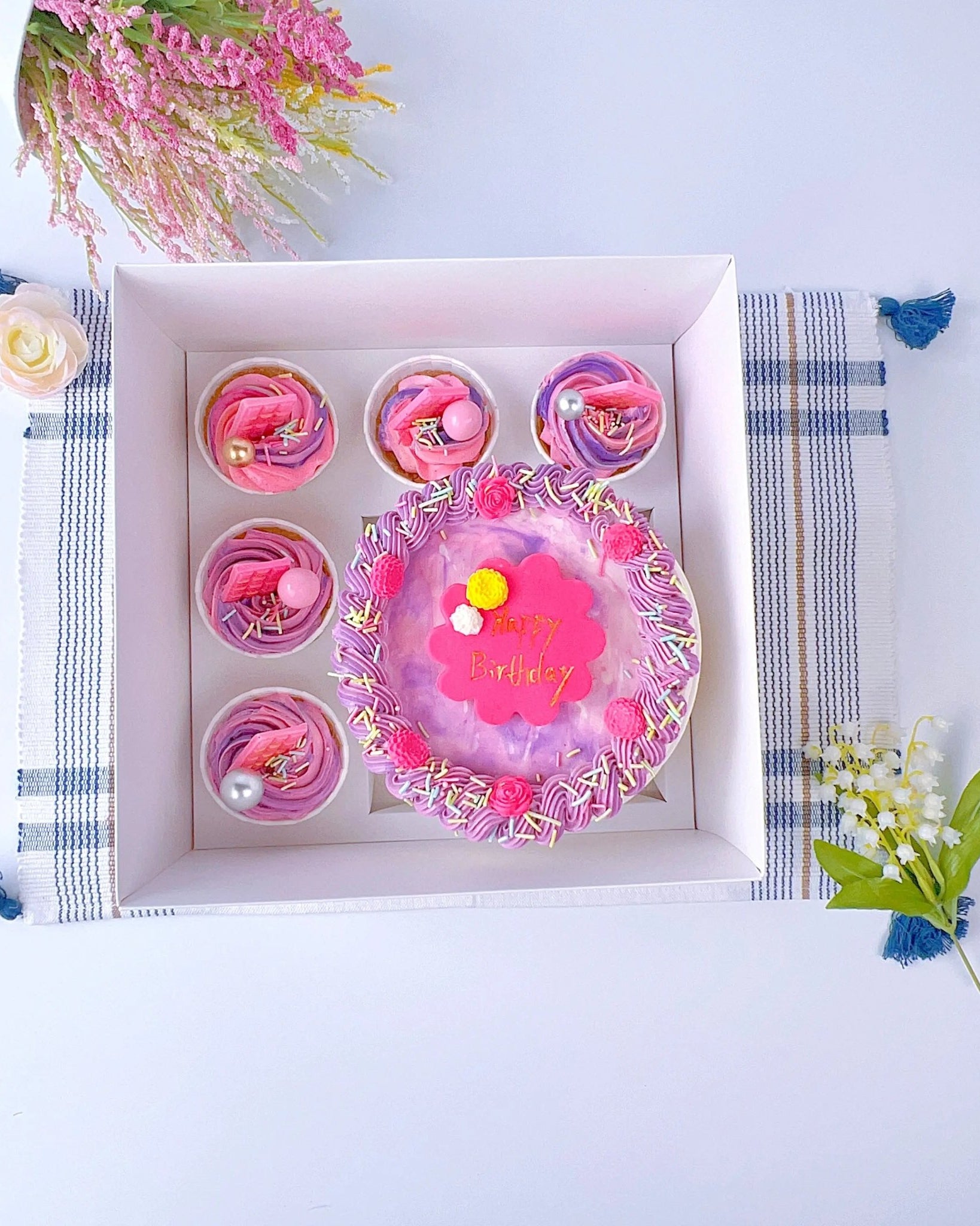 Cake and Cupcakes Bento Boxes With Clear Lid and 5 Cupcake Holes - cakecupake5Sweet Degrees Kitchen