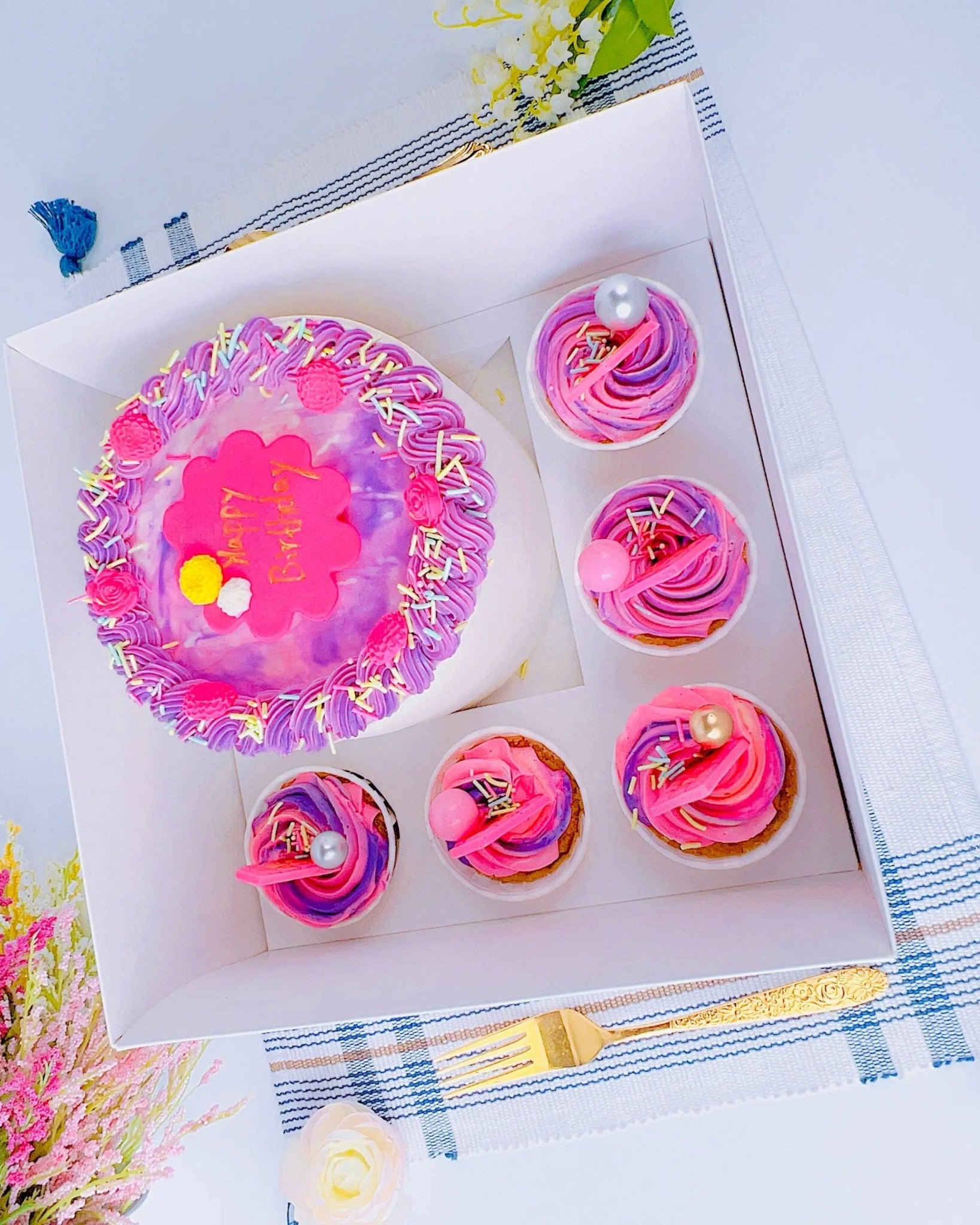 Cake and Cupcakes Bento Boxes With Clear Lid and 5 Cupcake Holes - cakecupake5Sweet Degrees Kitchen