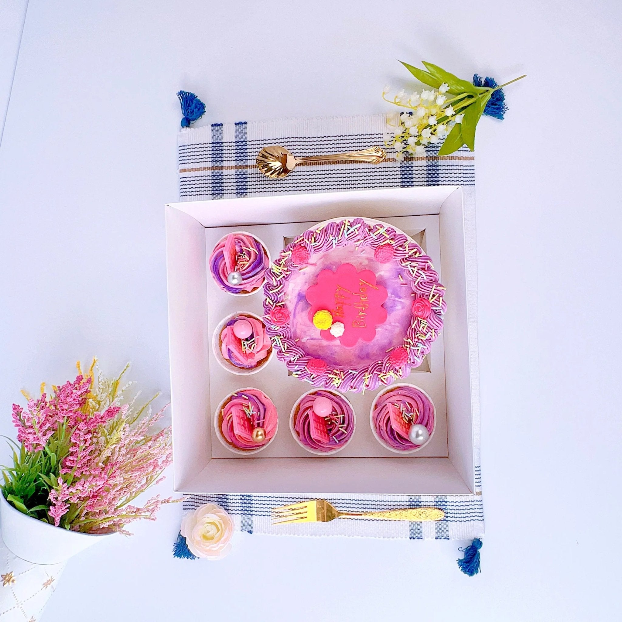 Cake and Cupcake Bento Box Clear Lid 1 Cake and 5 Cupcakes - cakecupake5 Cupcake boxes