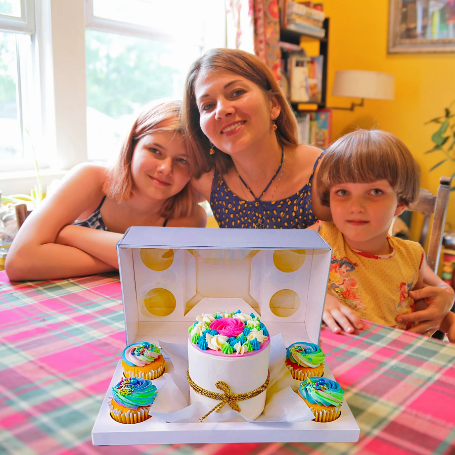 Cake and Cupcakes Bento Boxes With White Wax Paper and 4 Cupcake Holes - Cupcake boxes