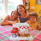 Cake and Cupcakes Bento Boxes With Clear Lid and 2 Cupcake Holes - Sweet Degrees Kitchen