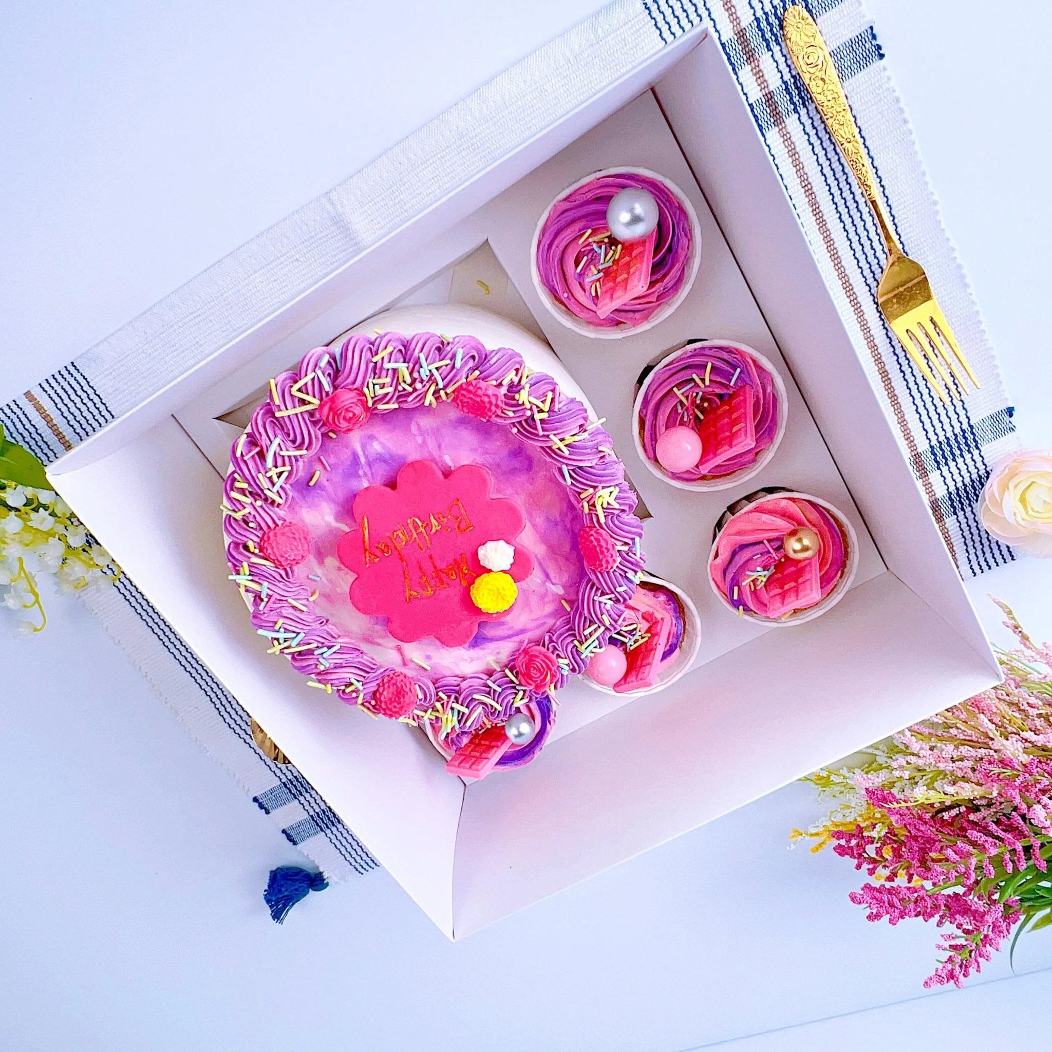 Cake and Cupcakes Bento Boxes With Clear Lid and 5 Cupcake Holes - cakecupake5Sweet Degrees Kitchen