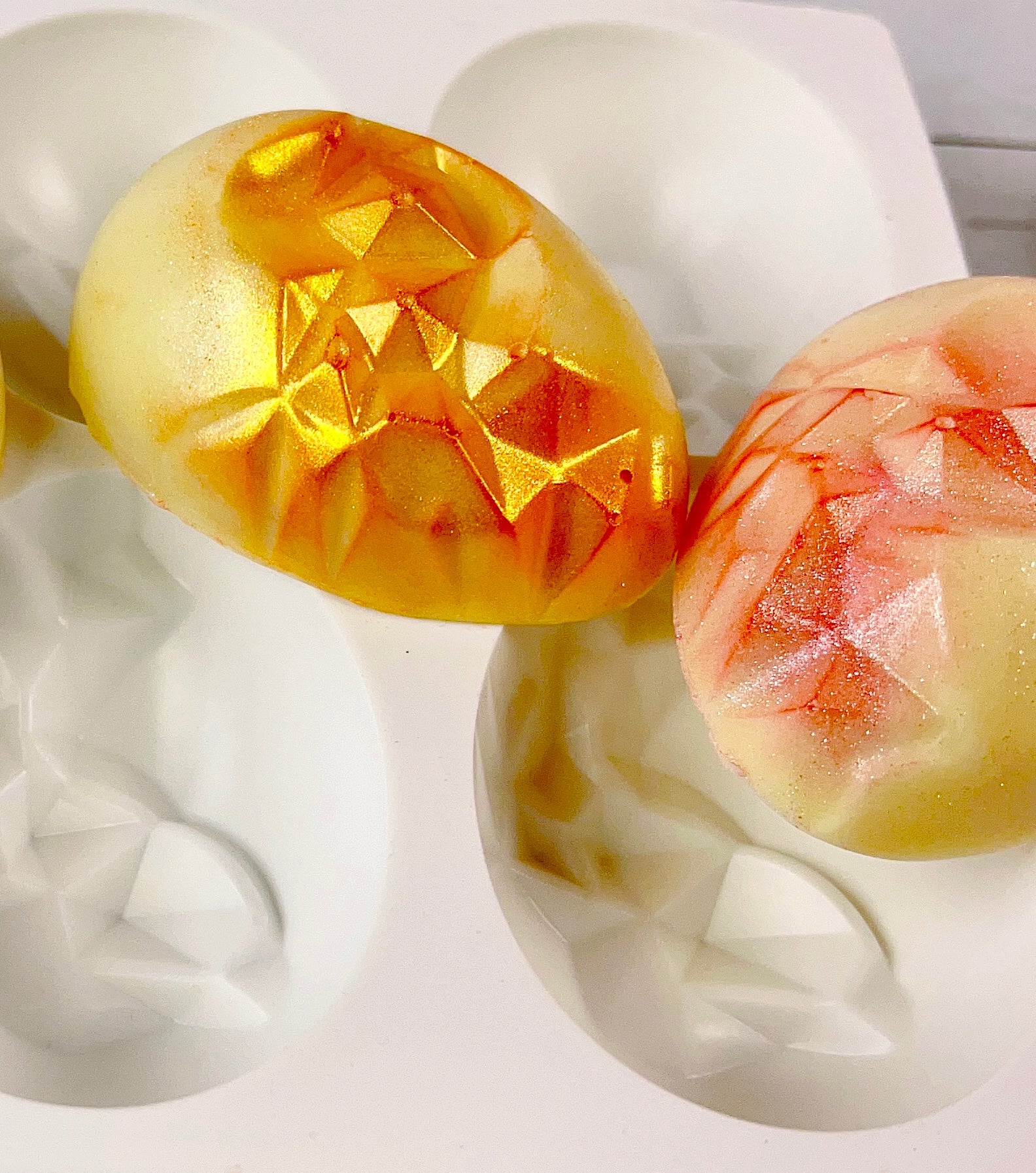 Diamond Cracked Egg Mold